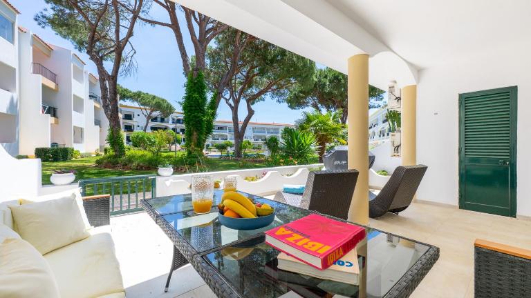 Lounge Garden Apartment - Chambres d'hôtes Vilamoura