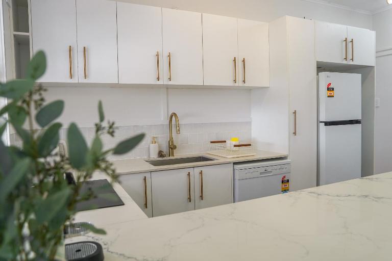 Seeside Cottage - Sleeps 6 & Pets - B&B Bargara