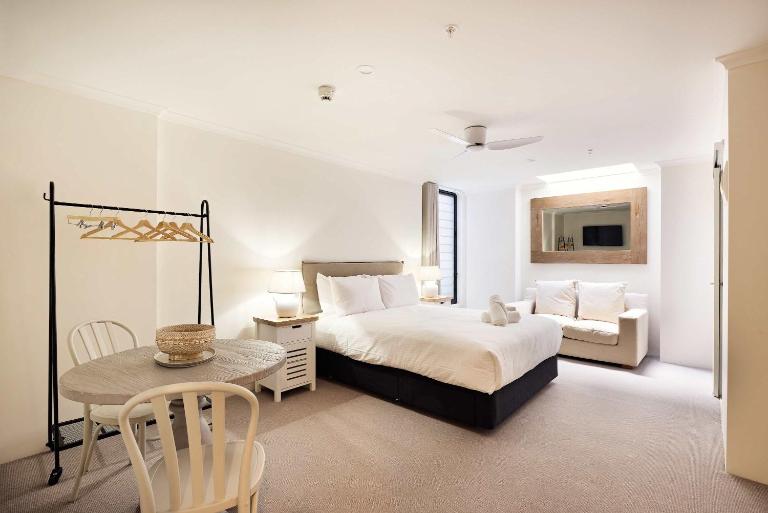 Queen Bed Studios with Sofa at Manly - 3min walk to Corso & Manly Beach - B&B Sídney