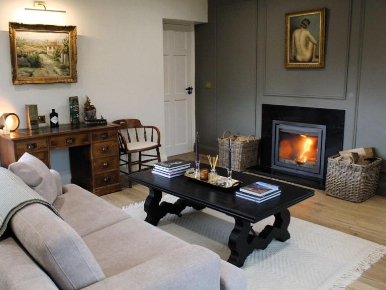 Willow Lodge Cashel- Rock View-Sleeps 8 guests-Spacious- Cosy - B&B Cashel