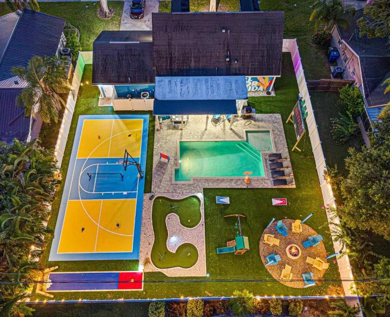 Tropical boho villa w pool & game court - B&B Largo