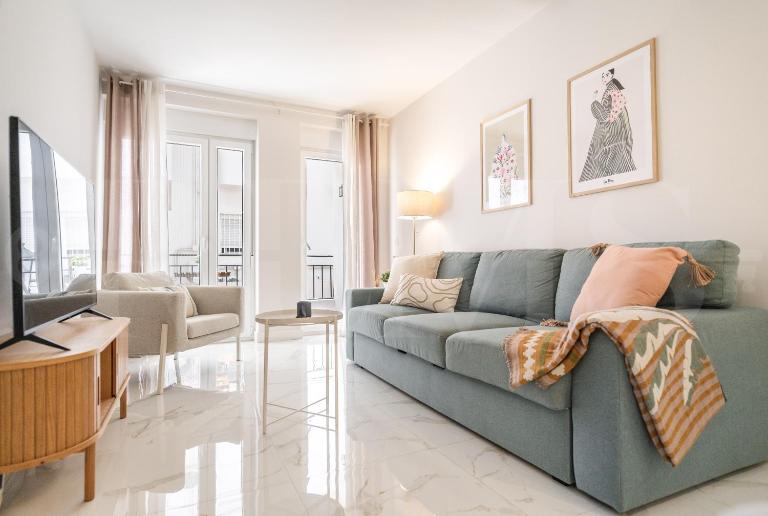 Central retreat with balcony, steps to beach REMS - Chambres d'hôtes Fuengirola
