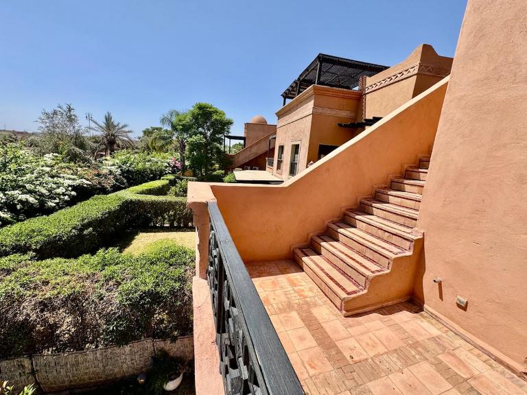 Stylish Atlas Golf Resort Getaway - Free Breakfast, Rooftop Patio, Pool, Views - Chambres d'hôtes Marrakech