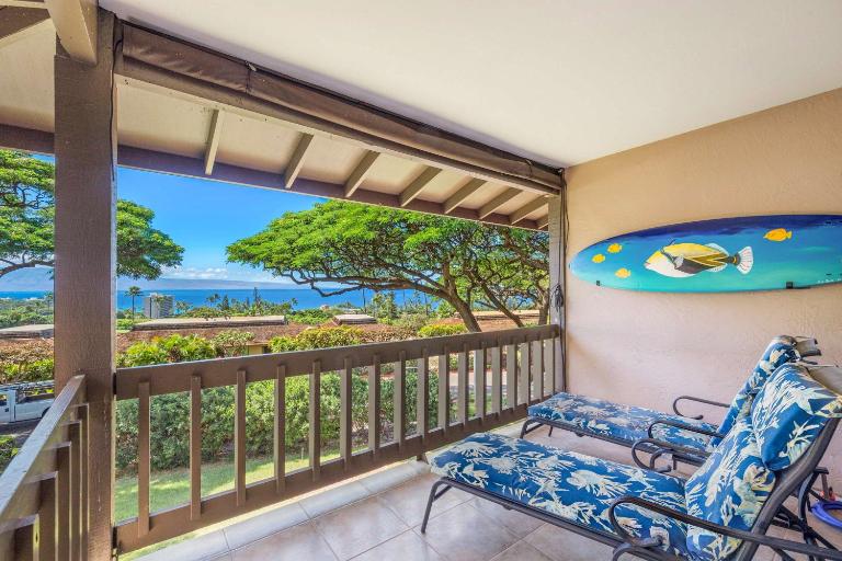 Spacious 2 Level Ocean View Kaanapali Condo - AC 2 Lanai Walk to Beach - Bed and Breakfast Lahaina