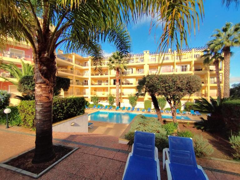 POOL NEST palm breeze condo at citycenter and marina - Ferienwohnung Lagos