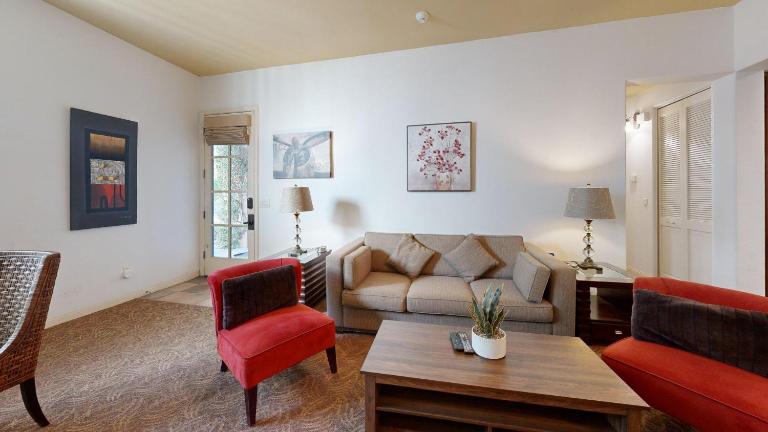 LV110 Secluded Downstairs 1 Bedroom Legacy Villa - Chambres d'hôtes La Quinta