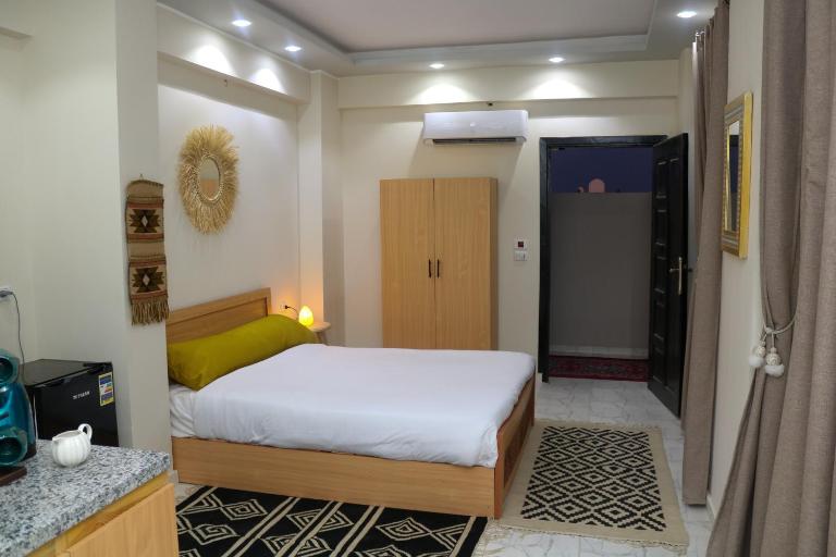 Luxury Arabic Romantic Studio with its own large private Roof Terrace 15 mins from El Gouna - B&B Hurghada