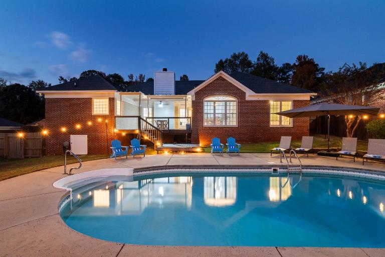 The Southern Haven Pool Retreat Near Fort Moore - Chambres d'hôtes Columbus
