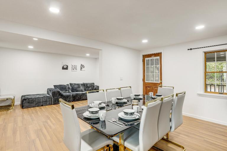 Updated Getaway w/ Sauna & Yard in Bloomsbury! - Bed and Breakfast Bloomsbury