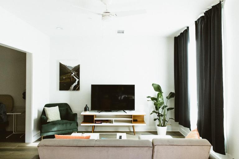 East Side Gem - B&B Austin