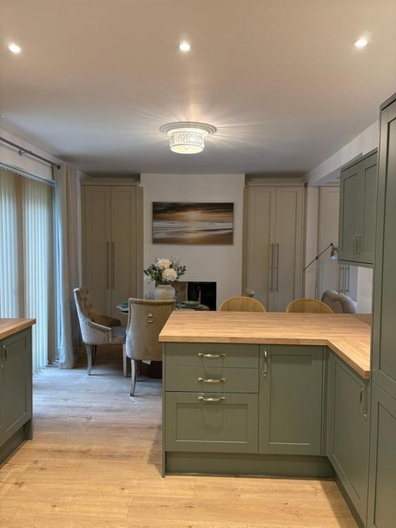 Luxury Four Bedroom House - B&B Rock Ferry