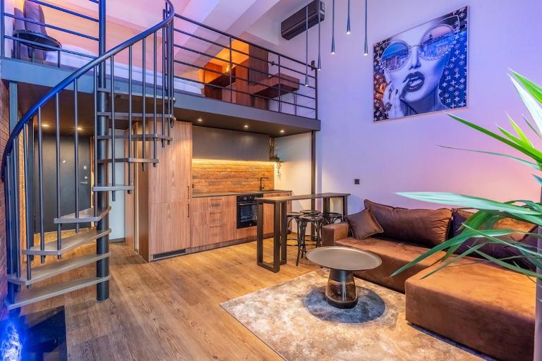 SoHo Gallery Loft 437 - Bed and Breakfast Kaunas