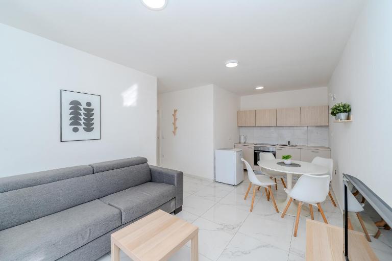 Lilly centrally located apartments - B&B Novalja