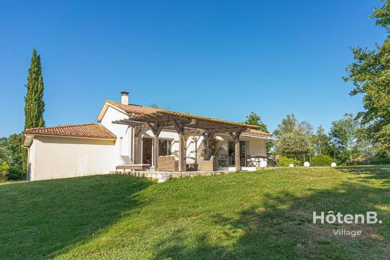 Villa Les Papillons Haven of Peace and Comfort - B&B Eyjeaux