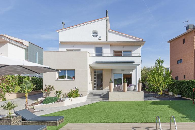 Fantástica casa con piscina en Vilanova i la Geltrú - B&B Vilanova i la Geltrú