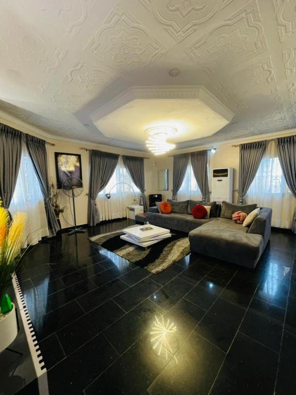 Cozy 4-Bedroom Home in Ibadan - B&B Ibadan