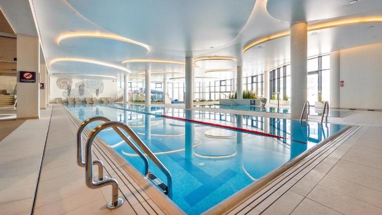 KOŁOBRZEG POLANKI AQUA Apartamenty PREMIUM - bezpłatny PARKING BASENY SAUNY BAWIALNIA SIŁOWNIA - B&B Kołobrzeg