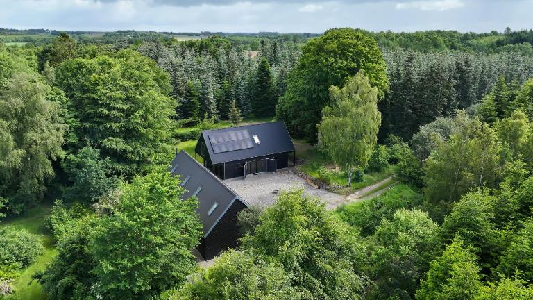 Architect-Designed Retreat In Private Woods - Chambres d'hôtes Give