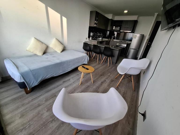 Alojamiento moderno y bien conectado a pasos del Metro y centros urbanos - B&B Santiago del Cile