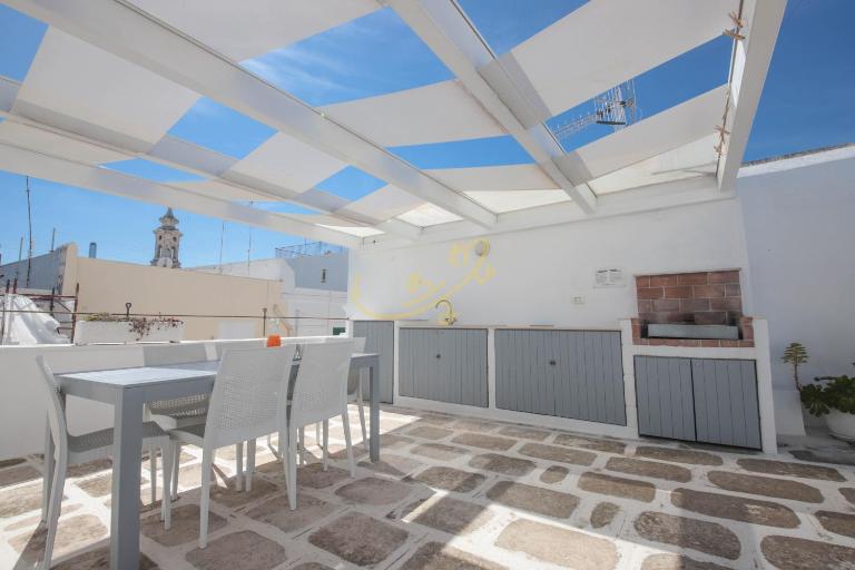 TD Casa Altomare w Terrace Over Historic Center - B&B Monopoli