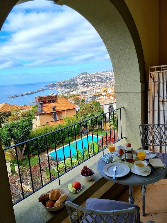 Elegant and Relaxing Seaview Apartment with Pool - Ferienwohnung Funchal