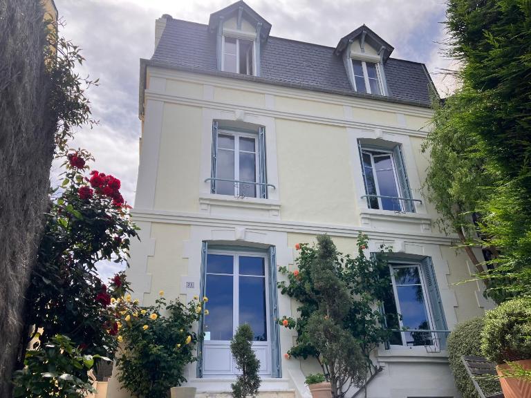 Charme et jardin , mer à 200 mètres - Bed and Breakfast Villerville