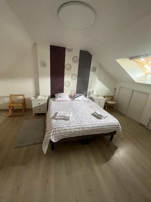chambres avec une salle de bain Mulsanne circuit 24 heures du Mans - Chambres d'hôtes Mulsanne