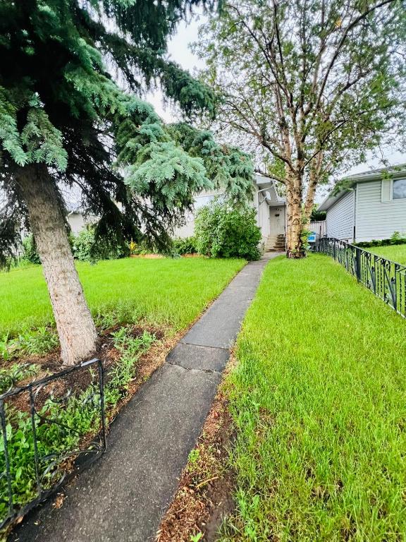 2 Bedroom Duplex in Mayland Heights - Ferienwohnung Calgary