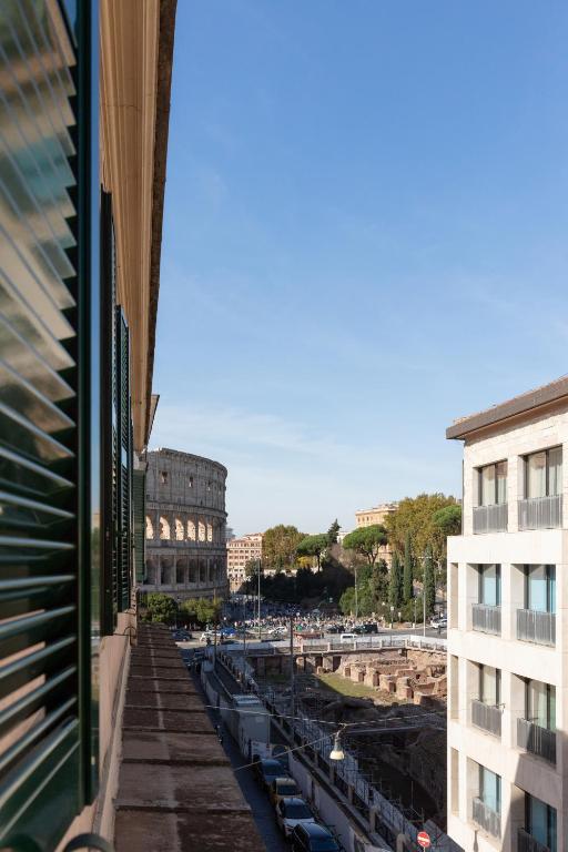 DEZA Luxe Colosseum View 2BR 2BT Modern Style - B&B Roma