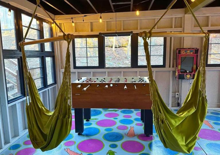 Waterfall Cottage, Hot Tub, Game Room, Fire Pit - Bed and Breakfast Mentone
