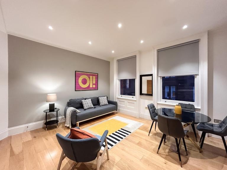 Luxury Soho Apartment R10 - B&B London
