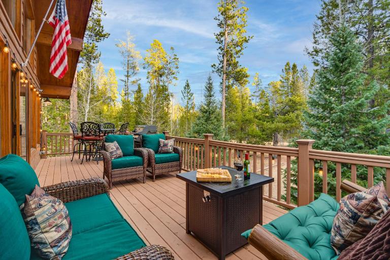 2 Mi to Rocky Mountain Nat'l Park: Cabin w/ Views - B&B Grand Lake