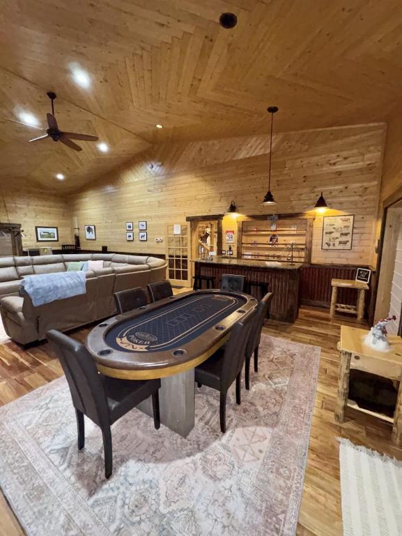 Kantada Retreats-Gameroom HotTub Yellowstone Park sleeps 10 - B&B Island Park