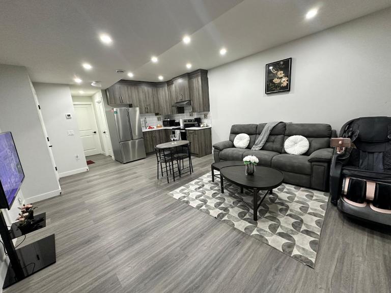 Cozy Suite near Calgary Airport - B&B Calgary