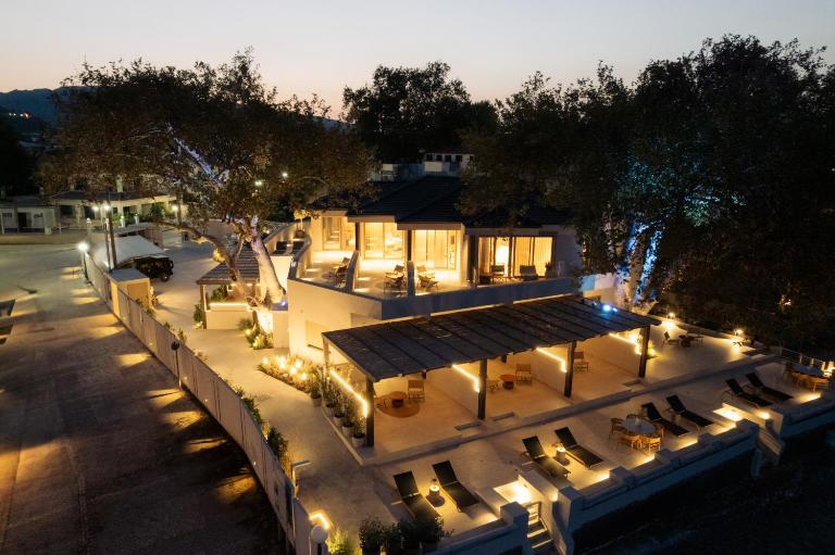 Beau Rivage Suites - Bed and Breakfast Lóngos