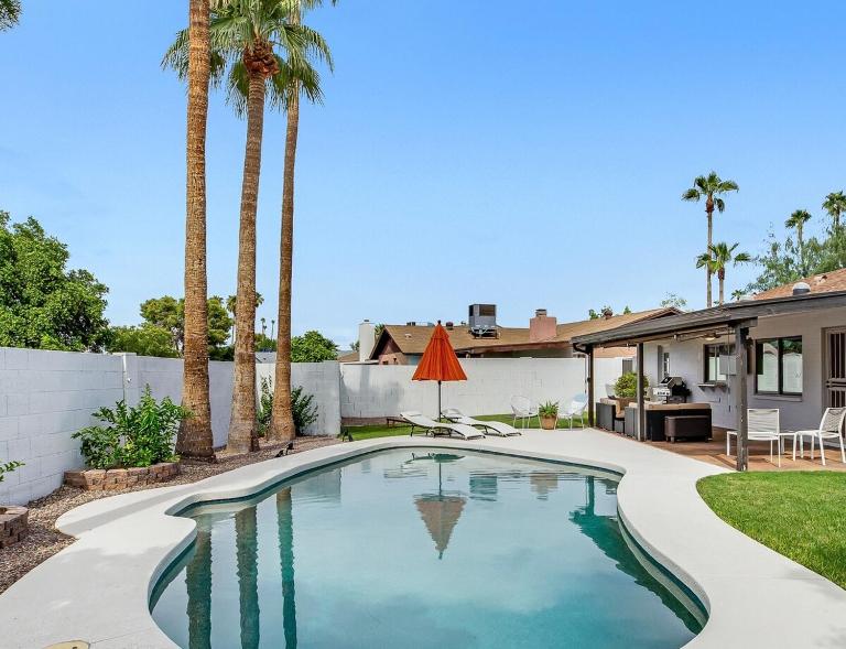 Spacious Palm Oasis - B&B Tempe
