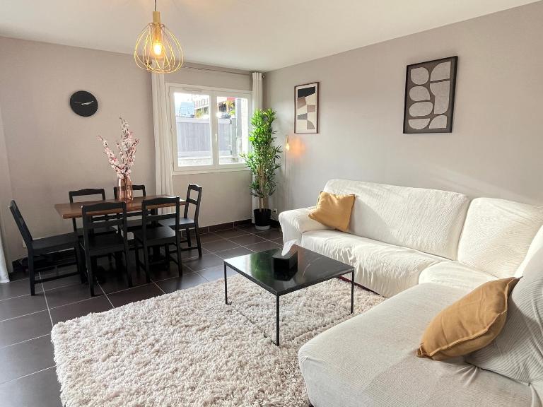 Maison moderne avec terrasse & parking - Chambres d'hôtes Clermont-Ferrand