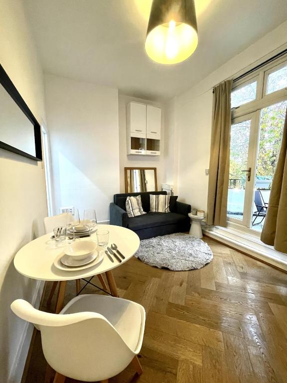 Chic 1-Bed Flat with Terrace in Notting Hill W10 - B&B Londra