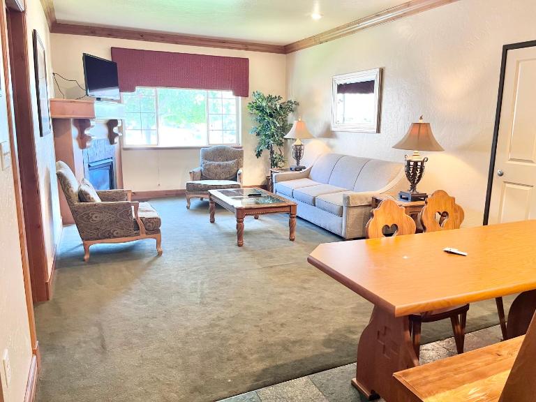 Cozy Zermatt Swiss King Villa with Kitchen Near Park City & Deer Valley Ski Resorts - 1089 - B&B Midway