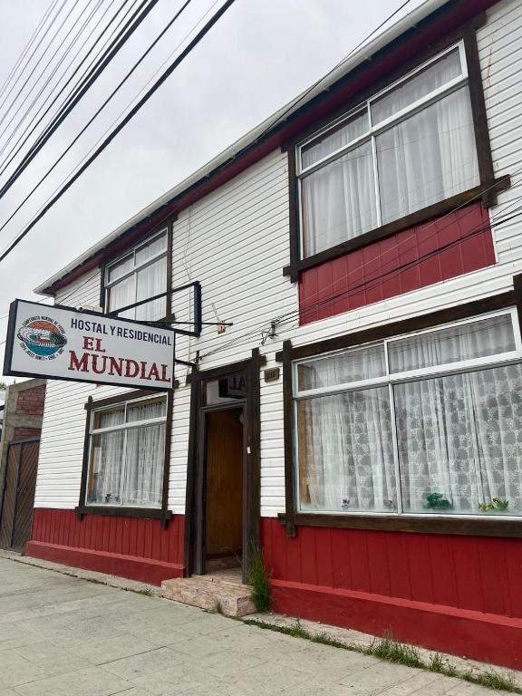 Hostal y Residencial El Mundial - B&B Puerto Natales