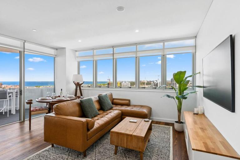 Cityview Escape - Poolside Living near CBD & Beach - B&B Wollongong