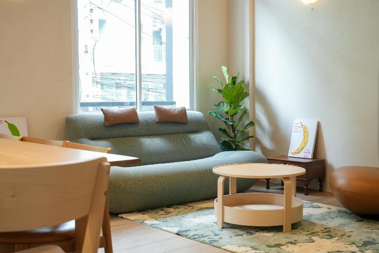 day one space - BTS On Nut - Live Above Cowork Cafe - B&B Bangkok