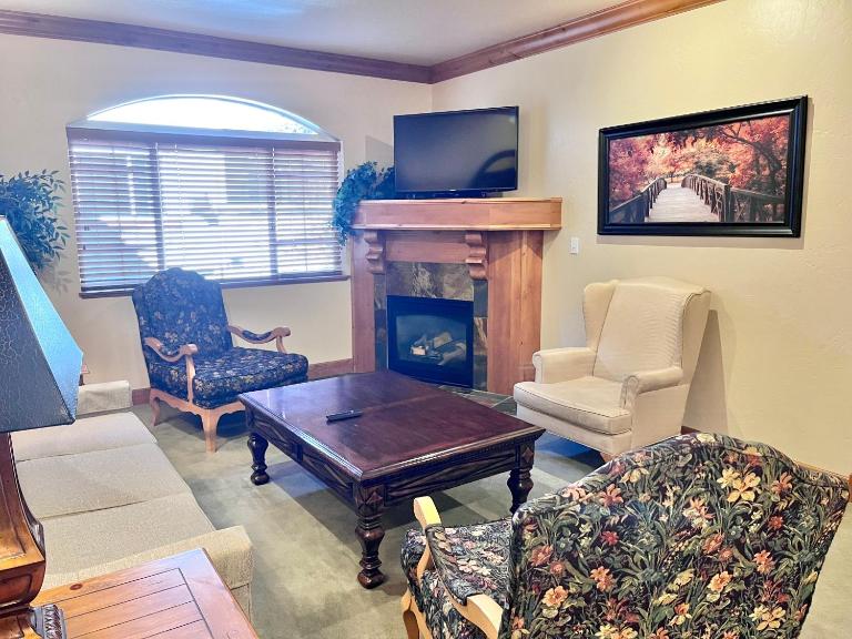 Swiss Zermatt King Suite with Pool Near Park City Ski Resorts - 2049 - B&B Midway