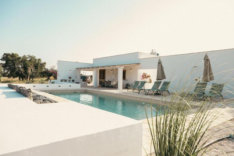 Villa Jolie con piscina - B&B San Vito dei Normanni