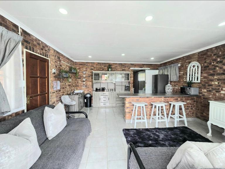 Zhantique Guest House 1- Unit 3 - Ferienwohnung Boksburg