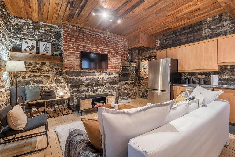 Vintage 3BR 2Bath - Golden Square Mile - Sleeps 8 - Chambres d'hôtes Montréal