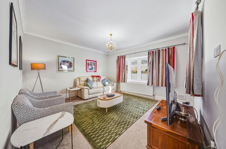 Nancy's 3 bedroom house near Heathrow Airport - B&B Hounslow