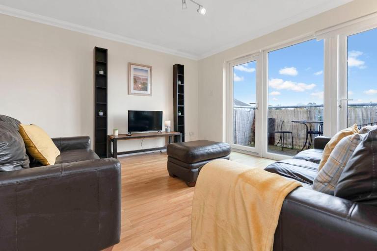 Free Parking | Central | 2 Bedroom | 4 Guests - Ferienwohnung Livingston