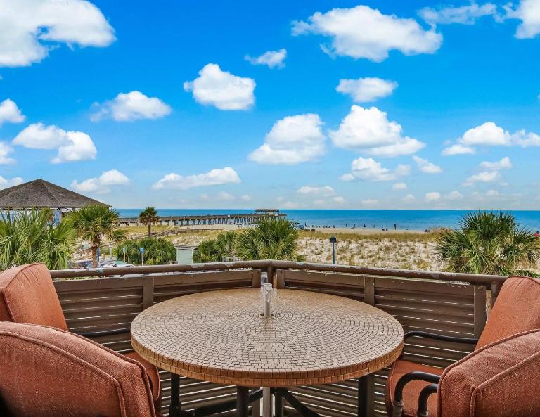 Sandpiper Seaview 201 - B&B Tybee Island