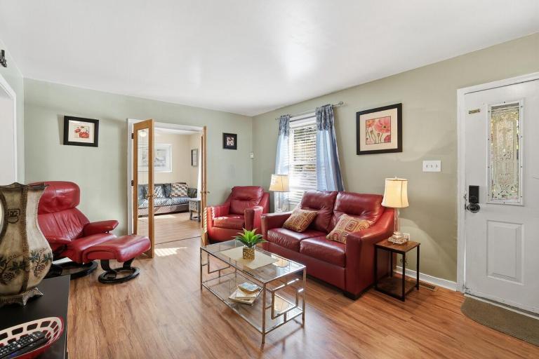Next Stop! Comfort! 3 BR Near Amtrak Station! - B&B Richmond
